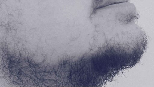 Barba desprolija de cerca 