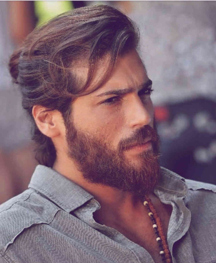 Hombre con pelo largo