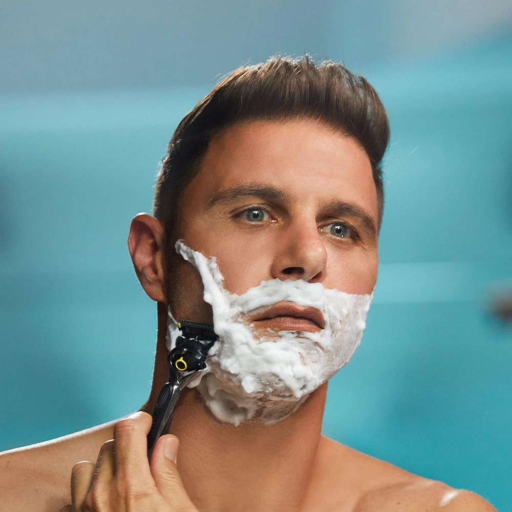 Gillette ProShield 1 Persona afeitándose