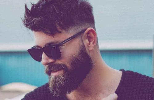 Barba espartana con corte clásico